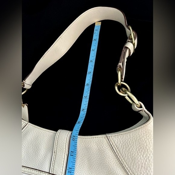 Coach Hampton Hobo off white pebble leather shoulder purse with gold har… - Picture 11 of 13